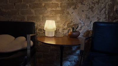 מנורת שולחן מיקונס